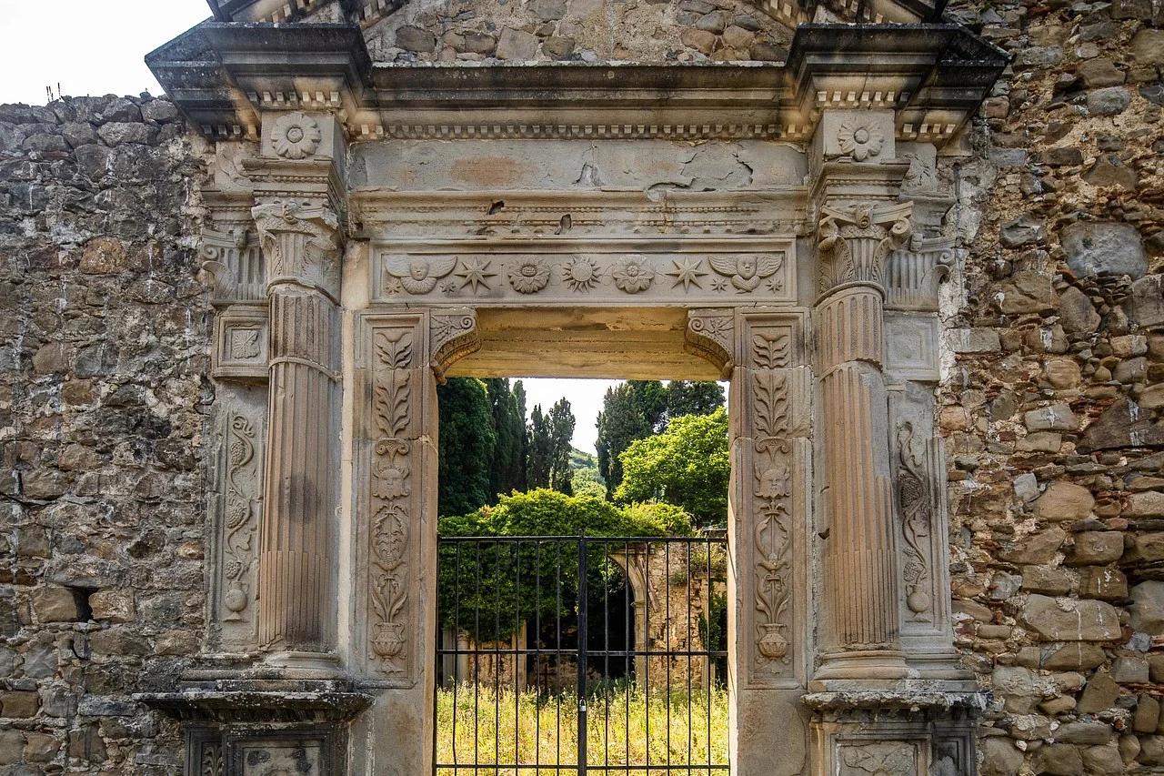 Ruderi Chiesa di Santa Maria della Scala - Ucria — Ucria · Ttattà Go