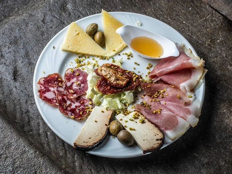 Antipasto di salumi e formaggi