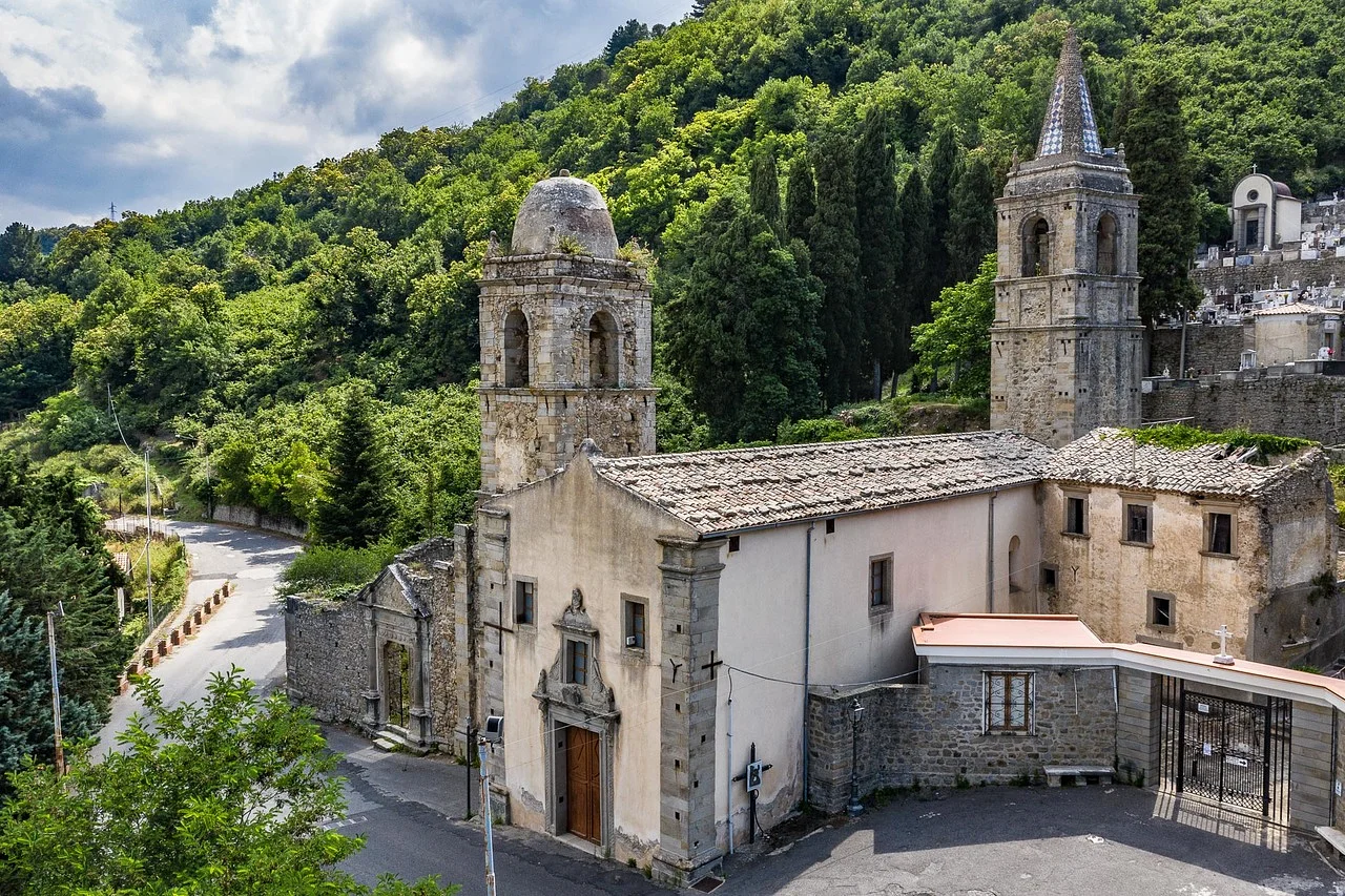 Chiesa Maria SS. Del Rosario - Ucria — Ucria · Ttattà Go